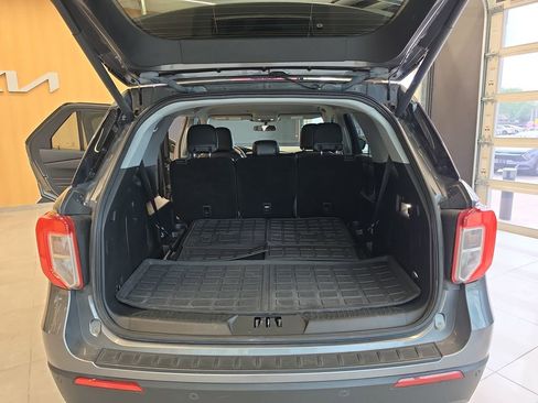 Used 2023 Ford Explorer XLT image 36