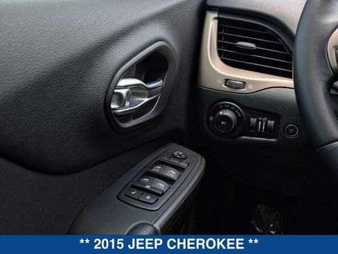 Used 2015 Jeep Cherokee Latitude w/ Comfort/Convenience Group FWD image 25