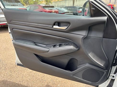 Used 2025 Nissan Altima 2.5 SV FWD image 18