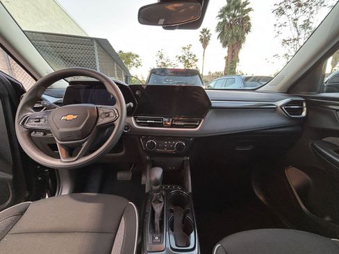 Used 2025 Chevrolet TrailBlazer LT image 33