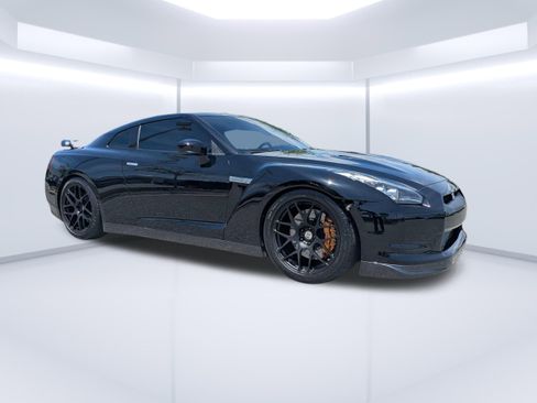 Used 2009 Nissan GT-R Premium AWD/4WD image 1