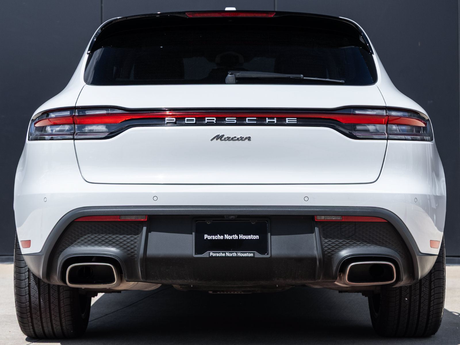 Certified 2024 Porsche Macan AWD/4WD image 10