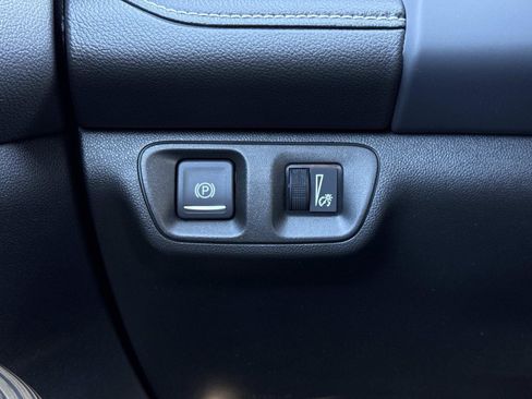 Used 2022 GMC Acadia SLE w/ Driver Convenience Package image 12