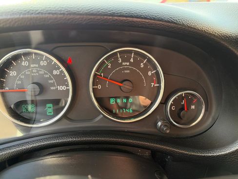 Used 2014 Jeep Wrangler Unlimited Sahara w/ Connectivity Group image 10