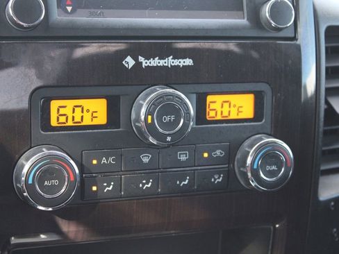 Used 2013 Nissan Titan SL w/ Moonroof Pkg image 38