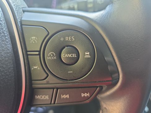 Used 2025 Toyota Corolla Cross XLE FWD image 16