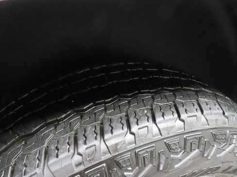 Used 2024 GMC Yukon AT4 image 37