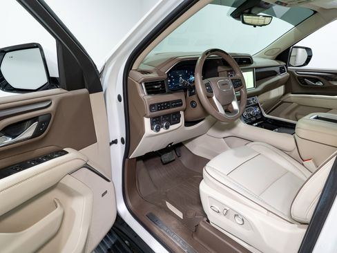 Used 2023 GMC Yukon XL Denali w/ Denali Reserve Package image 13