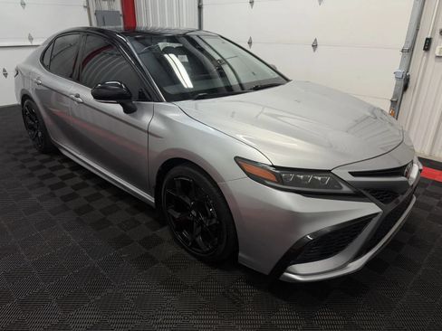 Used 2021 Toyota Camry XSE FWD image 5