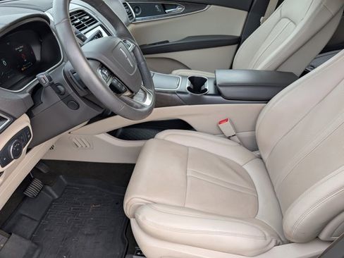 Used 2019 Lincoln Nautilus Reserve image 15