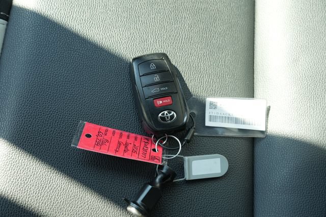 Used 2025 Toyota Camry SE FWD image 43