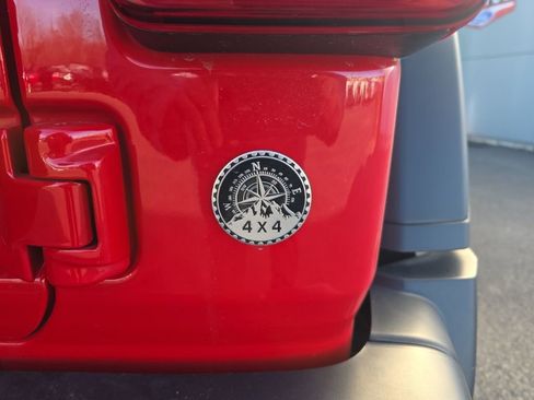 Used 2025 Jeep Wrangler Willys image 15