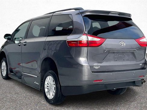 Used 2015 Toyota Sienna XLE MOBILITY VAN image 5