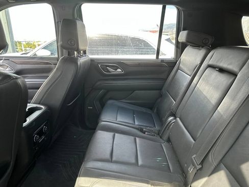 Used 2022 Chevrolet Suburban Z71 AWD/4WD image 7