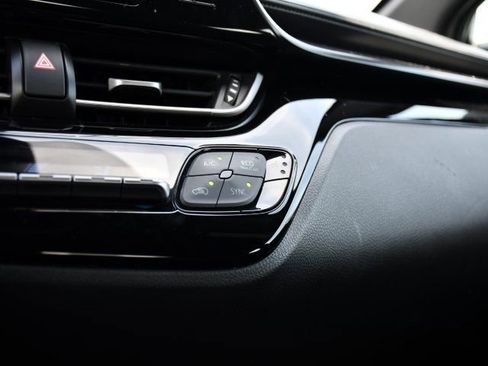 Used 2018 Toyota C-HR XLE FWD image 18