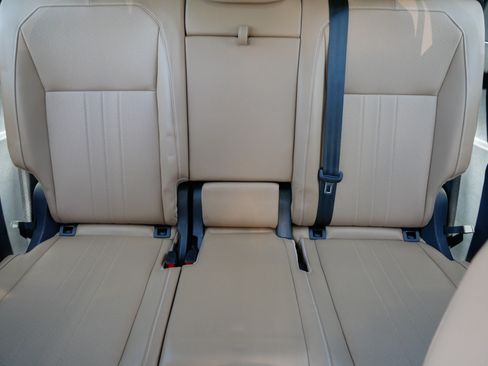 Certified 2023 Volkswagen Tiguan SE w/ Panoramic Sunroof Package AWD/4WD image 13