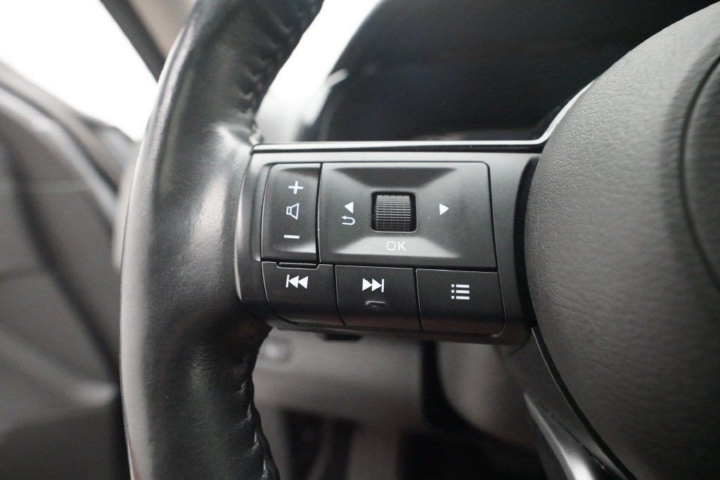 Used 2022 Nissan Pathfinder SL AWD/4WD image 18