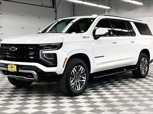 Used 2025 Chevrolet Suburban Z71 image 13