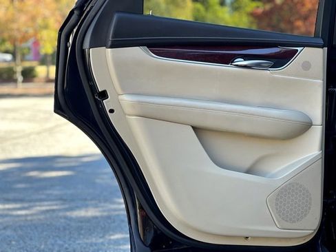 Used 2017 Cadillac XT5 Luxury w/ Driver Awareness Package image 15