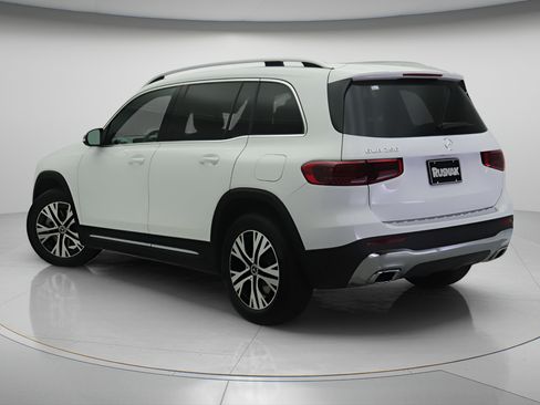 New 2026 Mercedes-Benz GLB 250 image 2