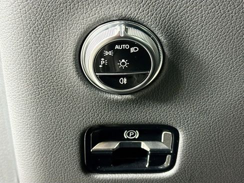 Used 2024 Mercedes-Benz GLC 300 4MATIC image 10