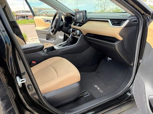 Used 2021 Toyota RAV4 XLE w/ Carpet Mat Package (TMS) AWD/4WD image 24