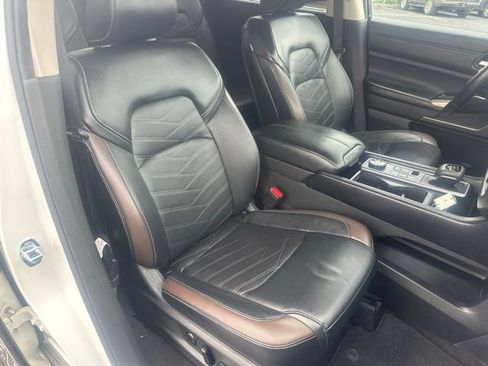 Used 2023 Nissan Pathfinder Platinum AWD/4WD image 31
