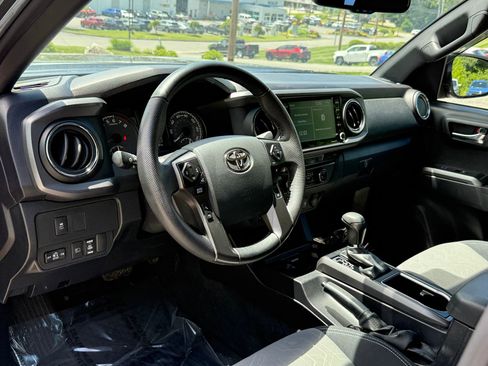 Used 2023 Toyota Tacoma TRD Off-Road w/ Technology Package AWD/4WD image 12
