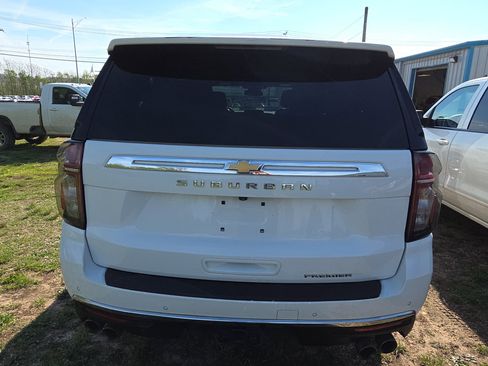 Used 2023 Chevrolet Suburban Premier image 5