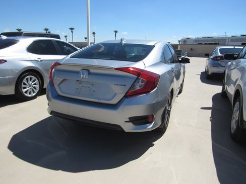 Used 2017 Honda Civic Touring image 3