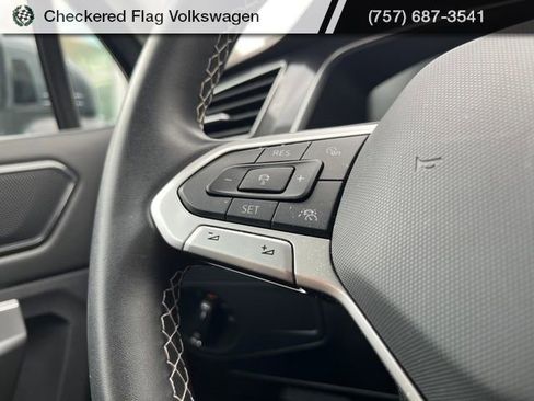 Used 2024 Volkswagen Tiguan SE w/ Panoramic Sunroof Package image 37