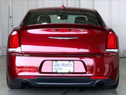 Used 2023 Chrysler 300 C image 4
