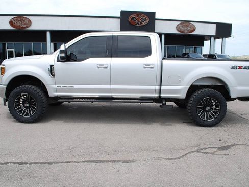 Used 2018 Ford F250 Lariat AWD/4WD image 2