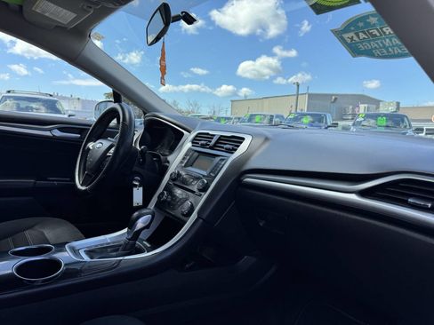 Used 2013 Ford Fusion SE FWD image 33