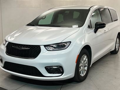 New 2026 Chrysler Pacifica Select