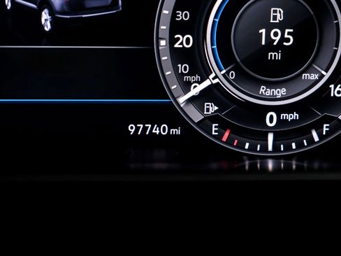 Used 2018 Volkswagen Tiguan SEL Premium image 22