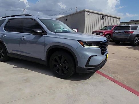 Used 2025 Honda Pilot Black Edition image 2
