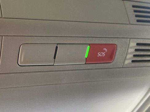 Used 2024 Volkswagen Taos SE image 40