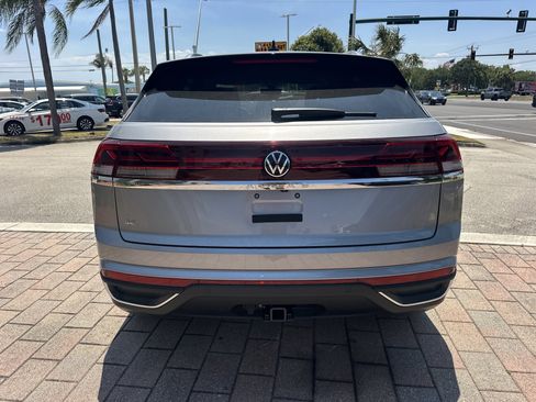 New 2026 Volkswagen Atlas Cross Sport SE FWD image 8