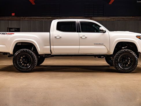 Used 2023 Toyota Tacoma TRD Sport image 11