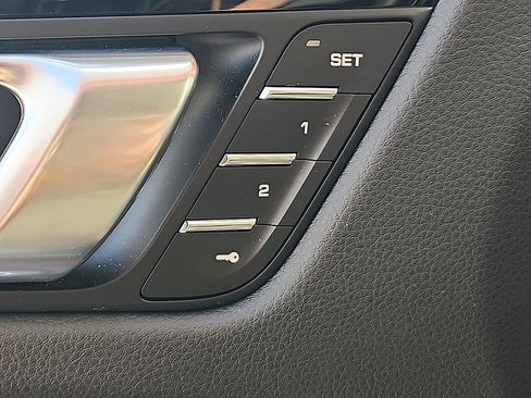 Certified 2025 Porsche Macan Turbo image 24