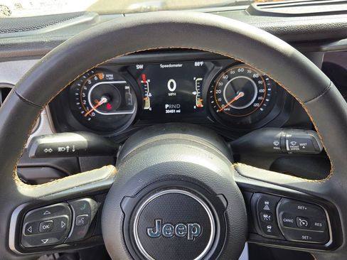 Used 2024 Jeep Gladiator Sport AWD/4WD image 21