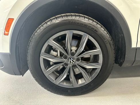Certified 2022 Volkswagen Tiguan SE w/ Panoramic Sunroof Package image 21