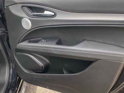 Used 2023 Alfa Romeo Stelvio Veloce image 33