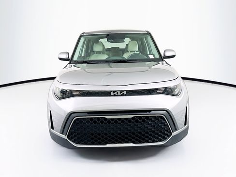 Used 2025 Kia Soul LX w/ LX Technology Package image 2