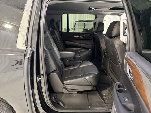 Used 2019 Cadillac Escalade ESV Premium Luxury image 14