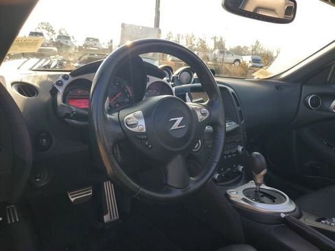 Used 2017 Nissan 370Z Touring image 17