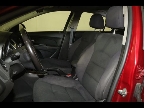 Used 2014 Chevrolet Cruze LT FWD image 13