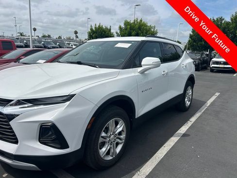 Used 2020 Chevrolet Blazer LT FWD image 2