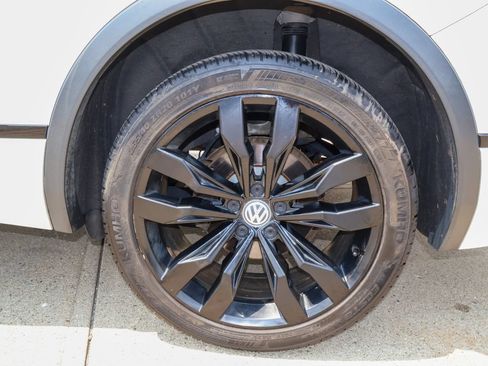 Used 2020 Volkswagen Tiguan SE R-Line w/ 3rd Row Seat Package AWD/4WD image 10